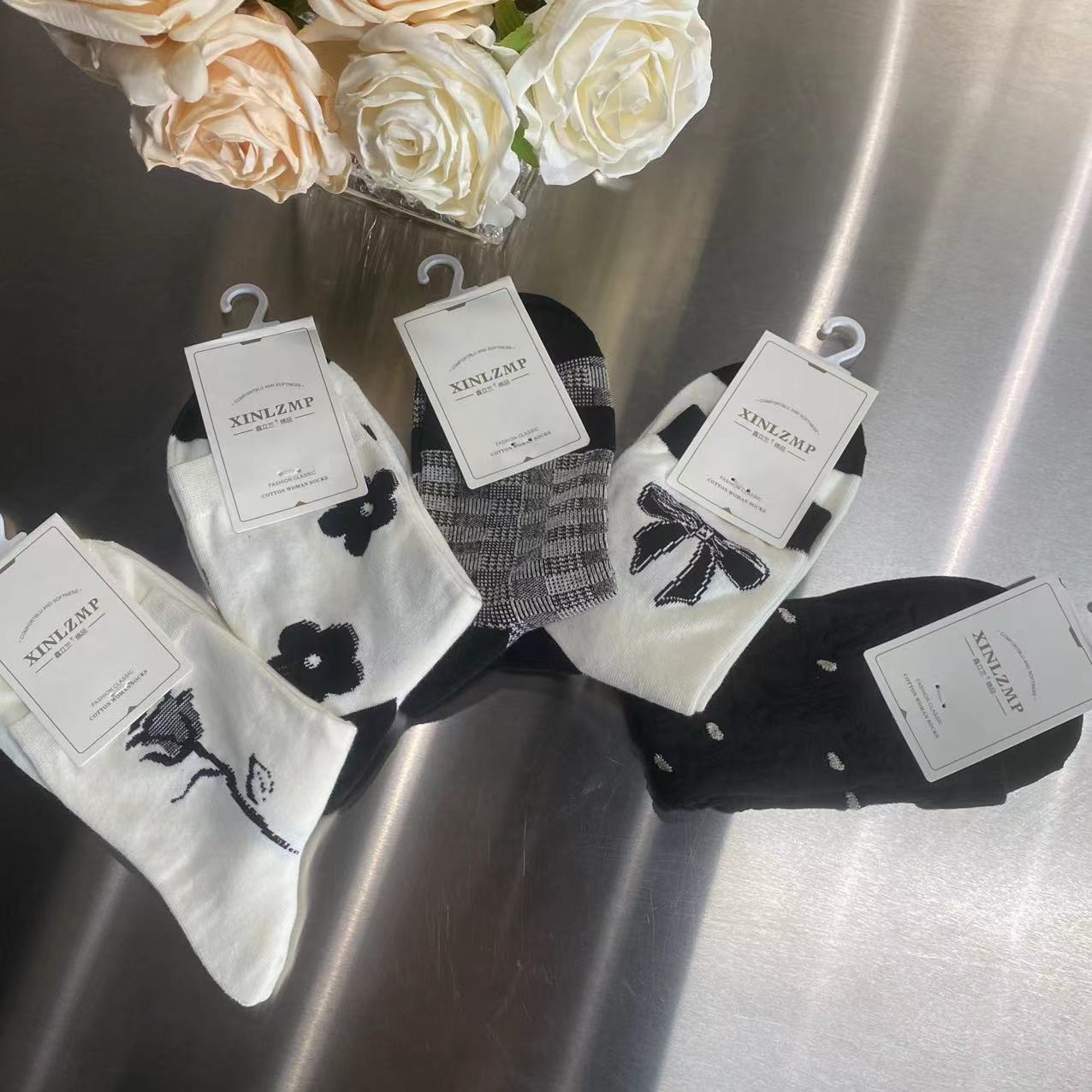 【小黑家】筒高12 高端提花经典黑白简约短袜休闲秋冬女士袜子