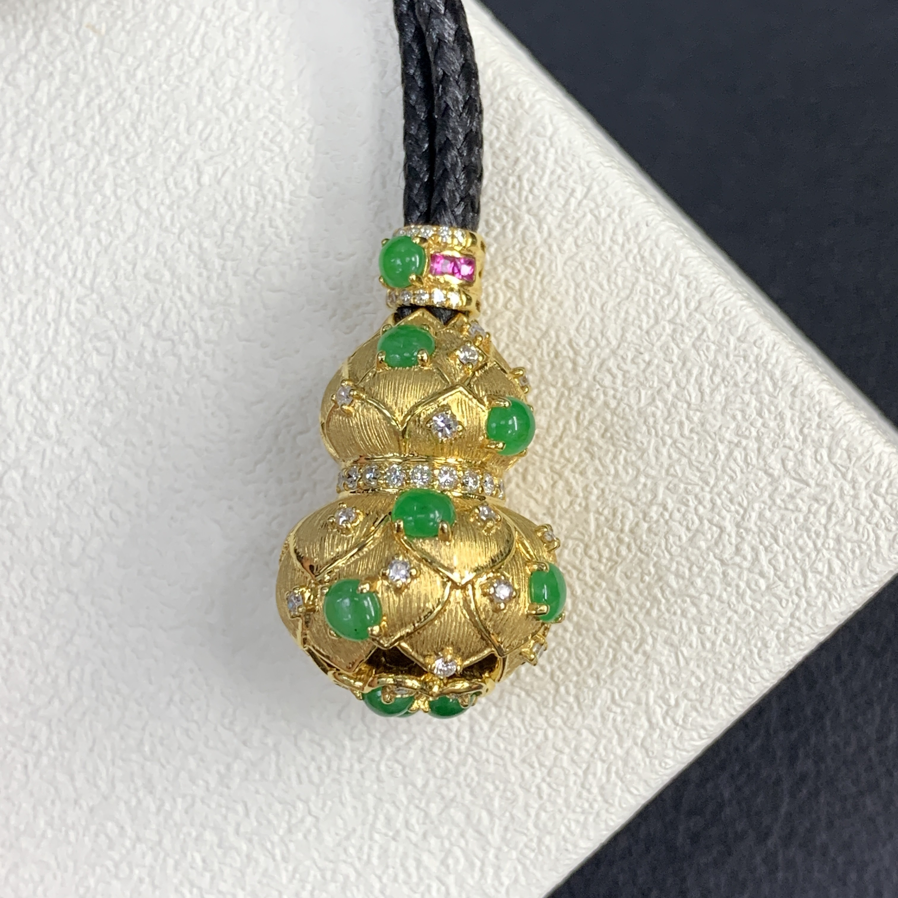 新品推荐·18k金冰种阳绿蛋面翡翠玉石缅A吊坠葫芦重金设计款