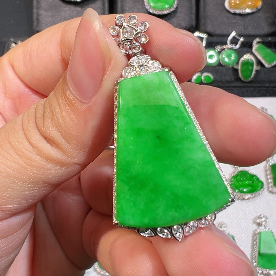 【闪购商品】翡翠18K金镶嵌吊坠(不含链)