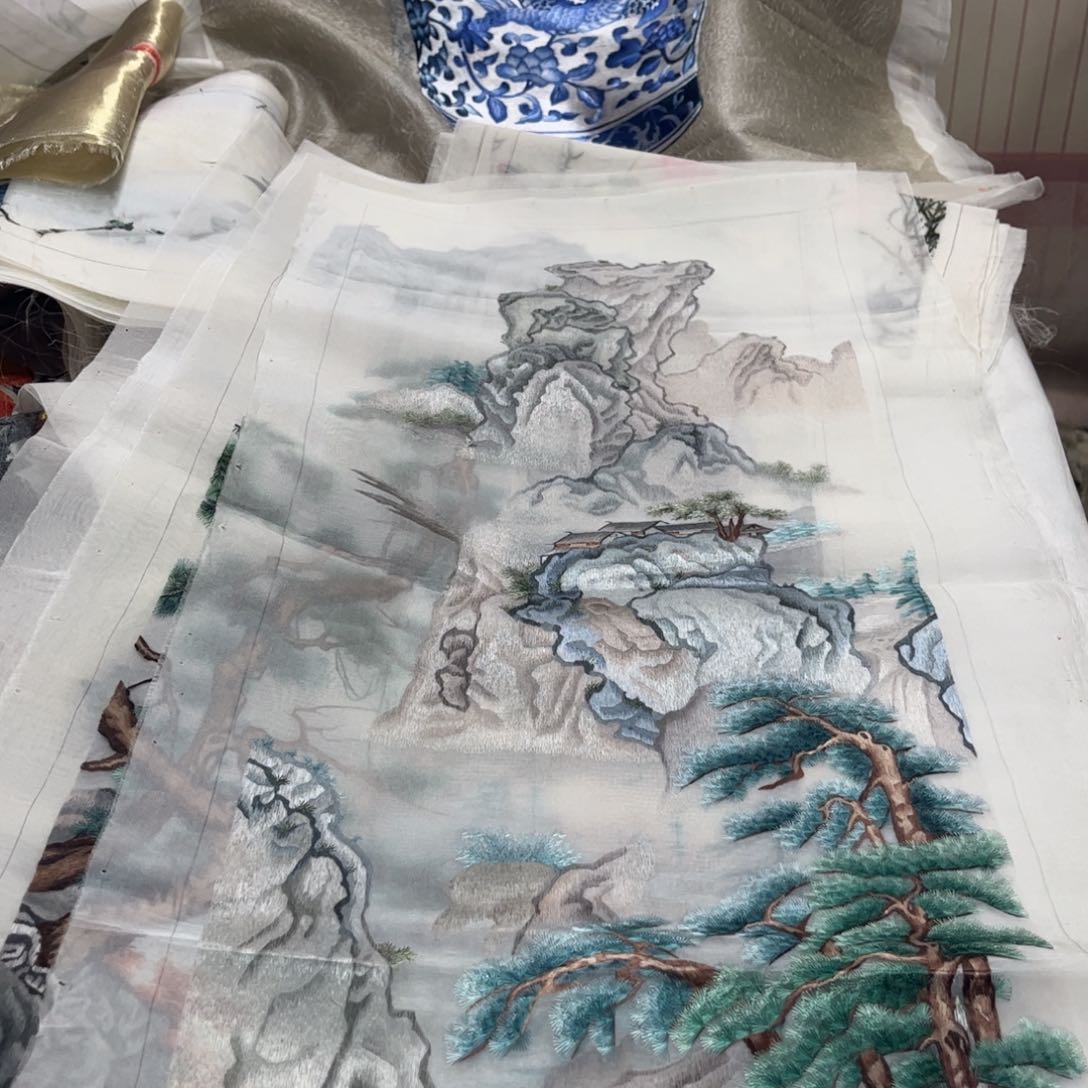 织绣H***帝纯手工制作的一款