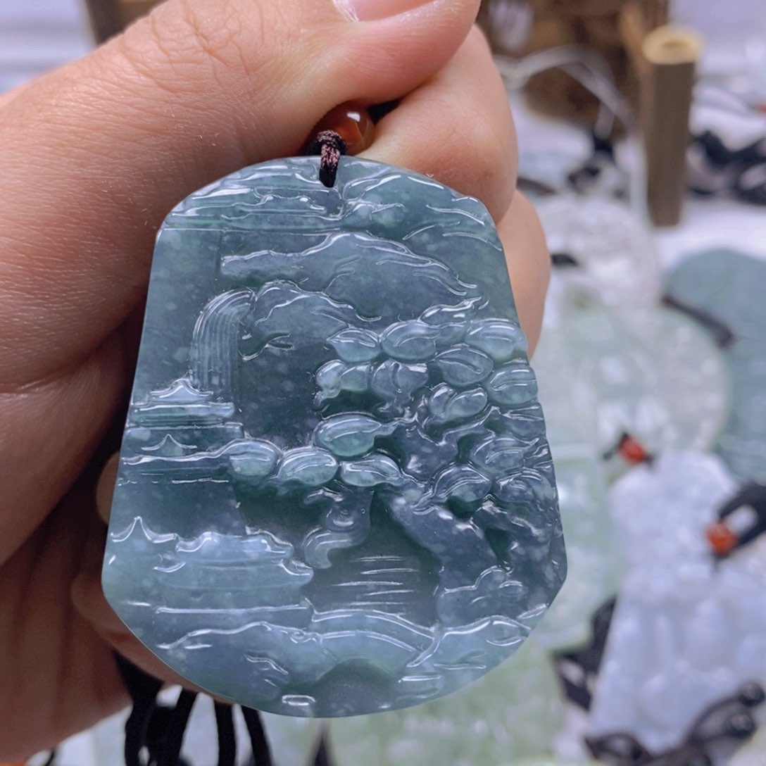 翡翠颈饰未镶嵌翡翠