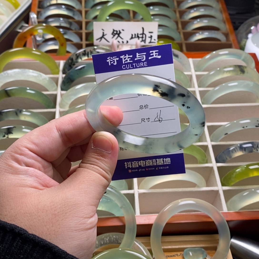 我***的蛇纹石玉未镶嵌手镯