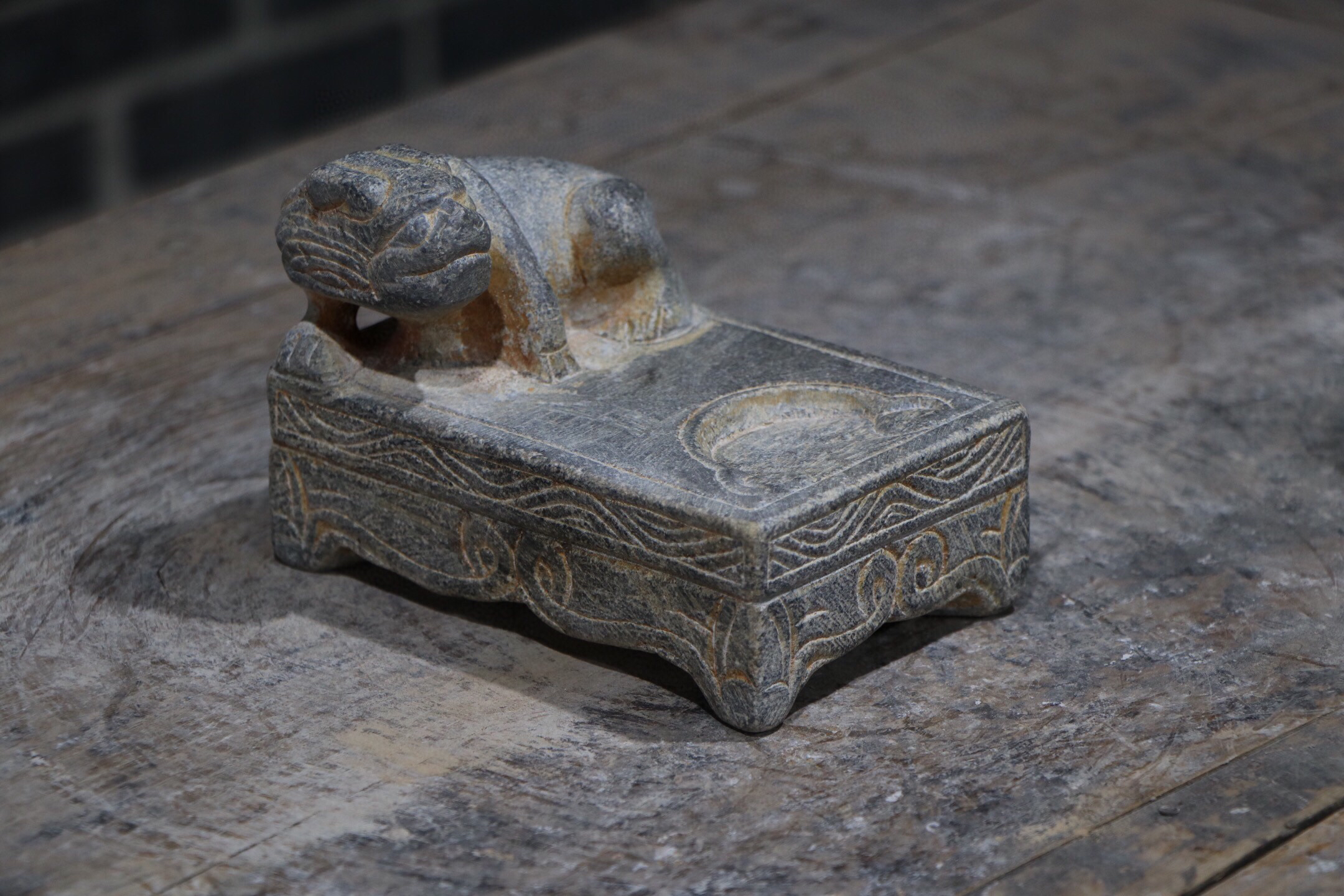 【青石手工雕刻狮子砚台摆件】长14厘米，宽8.5厘米，高9厘米！