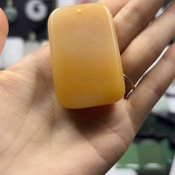 狸****颈饰未镶嵌石英质玉