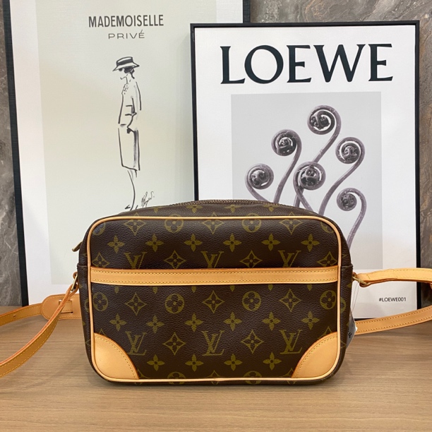 修复品LouisVuitton /路易威登 26单层相机斜挎包