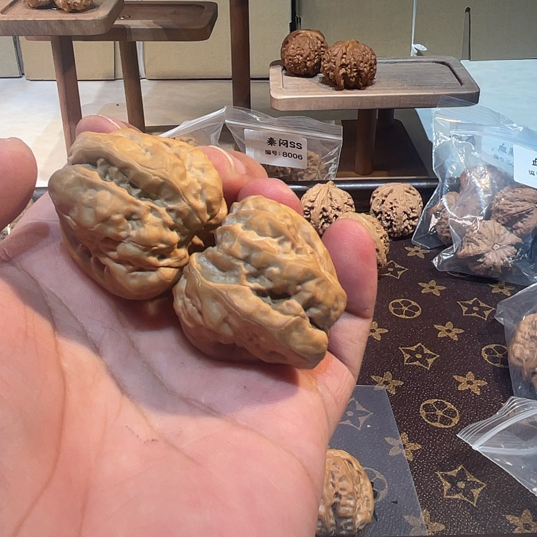 磊***把件文玩核桃4106