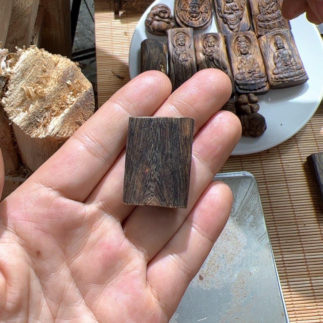 吊坠沉香紫棋满油素牌7.6克