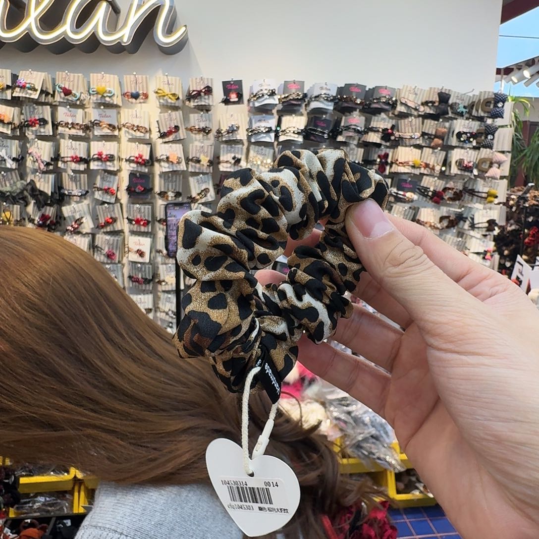 布艺非金属浅色豹纹发圈