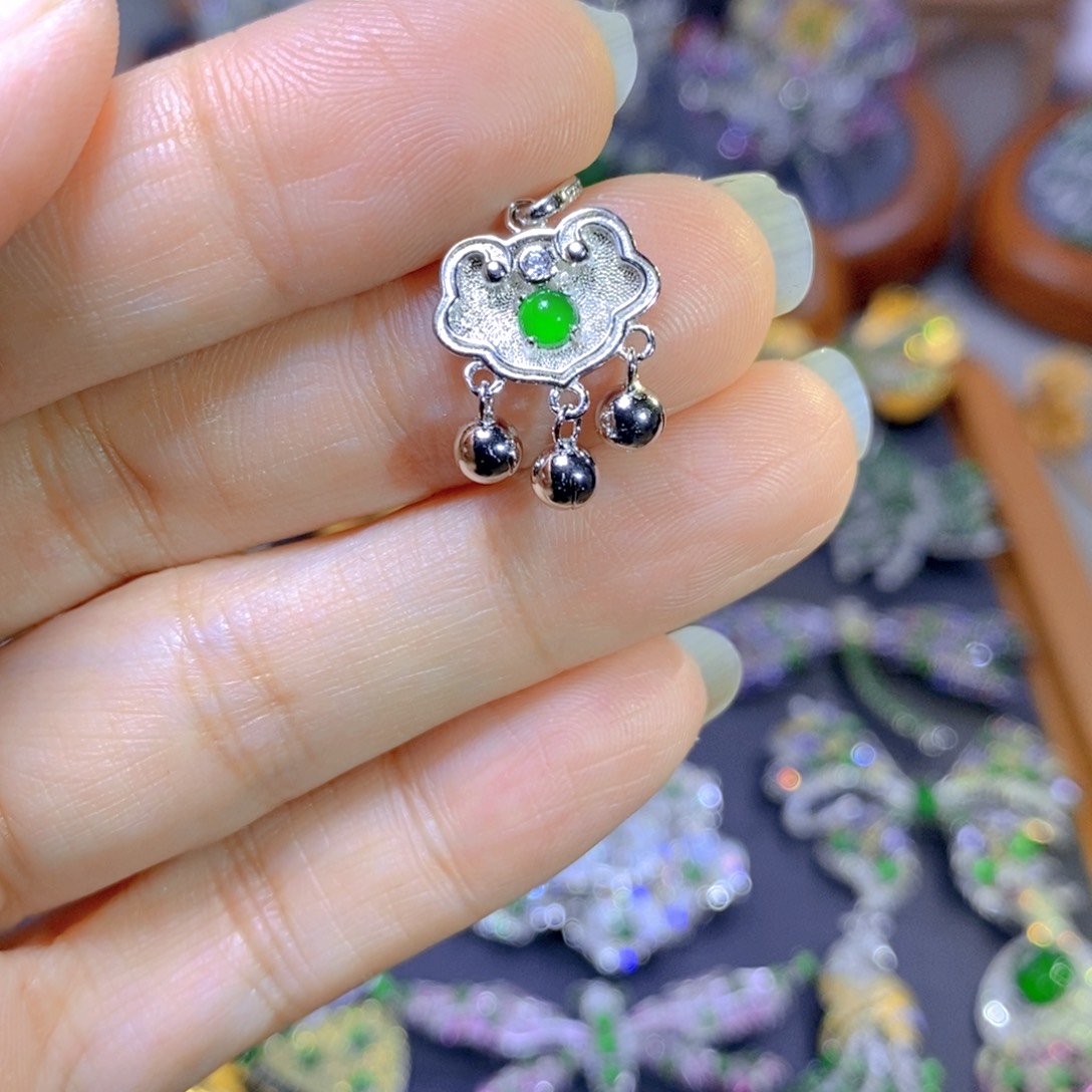 翡翠颈饰银S925镶嵌天然翡翠