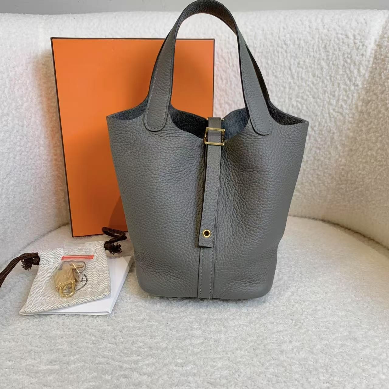 99新 Hermes/爱马仕 壹臻/ 积雨云灰金扣菜篮子18U刻 tc 54742322