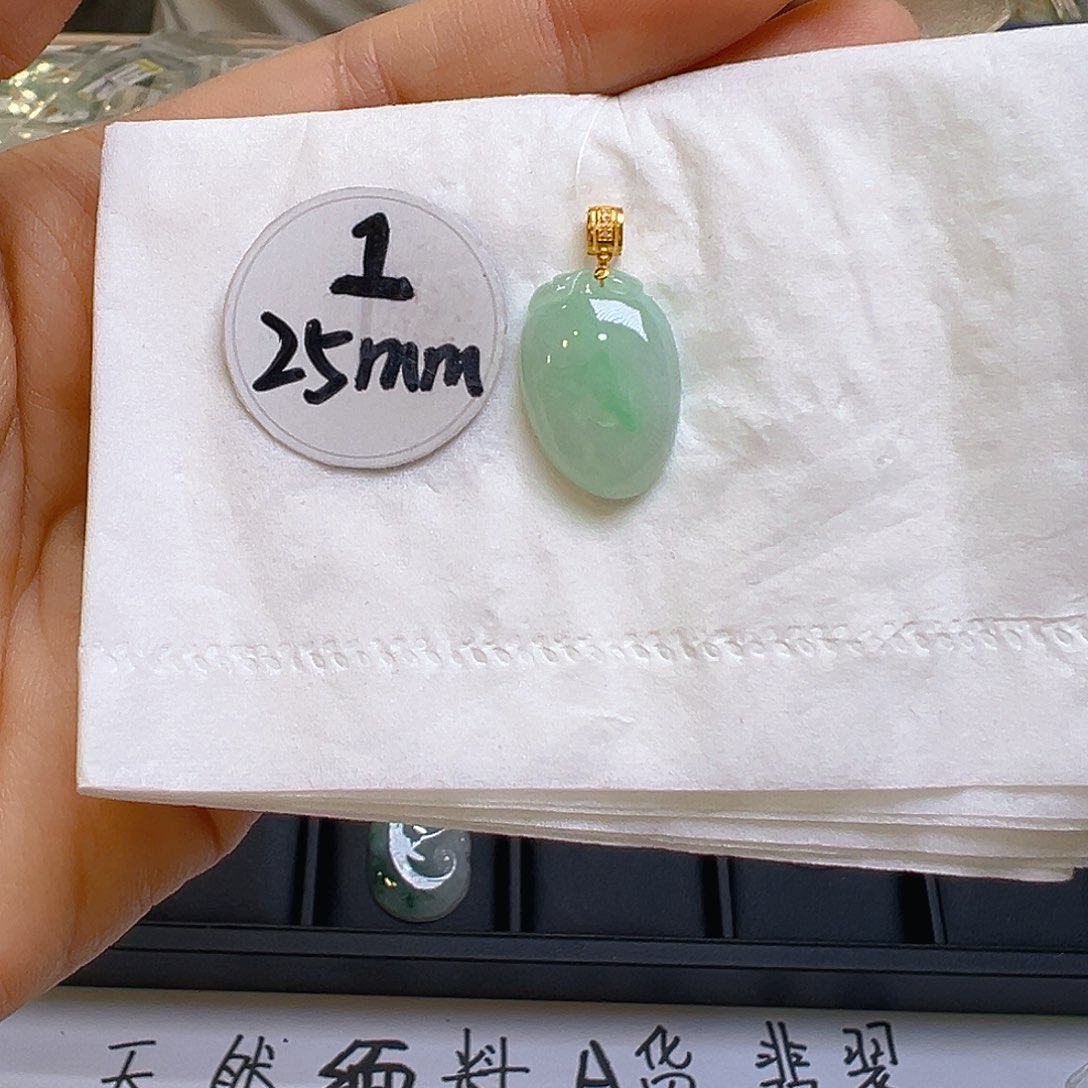 翡翠颈饰18K金镶嵌翡翠