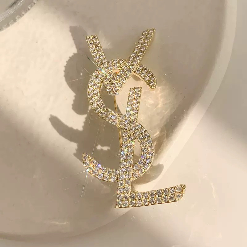 铜合金胸针 2025年新款胸针潮高档女设计感字母别针大衣毛衣配饰