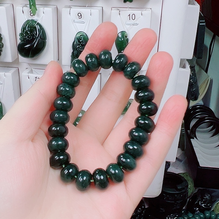 蛇纹石玉颈饰未镶嵌