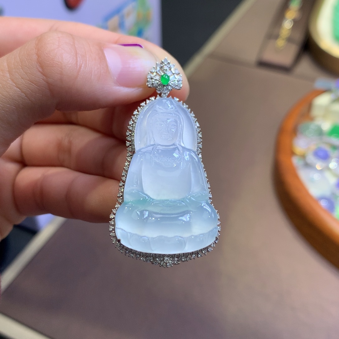 翡翠18K金镶嵌颈饰翡翠