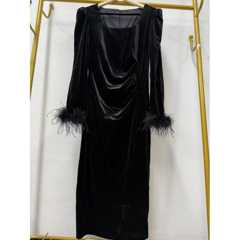 唯琳剪标  A8-20-661款  黑色丝绒方领连衣裙长110