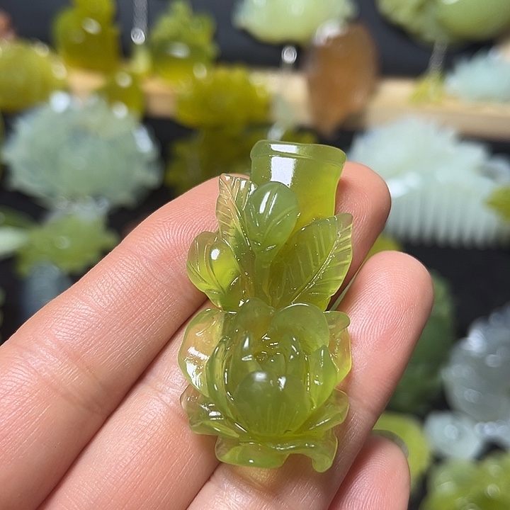 蛇纹石玉未镶嵌颈饰