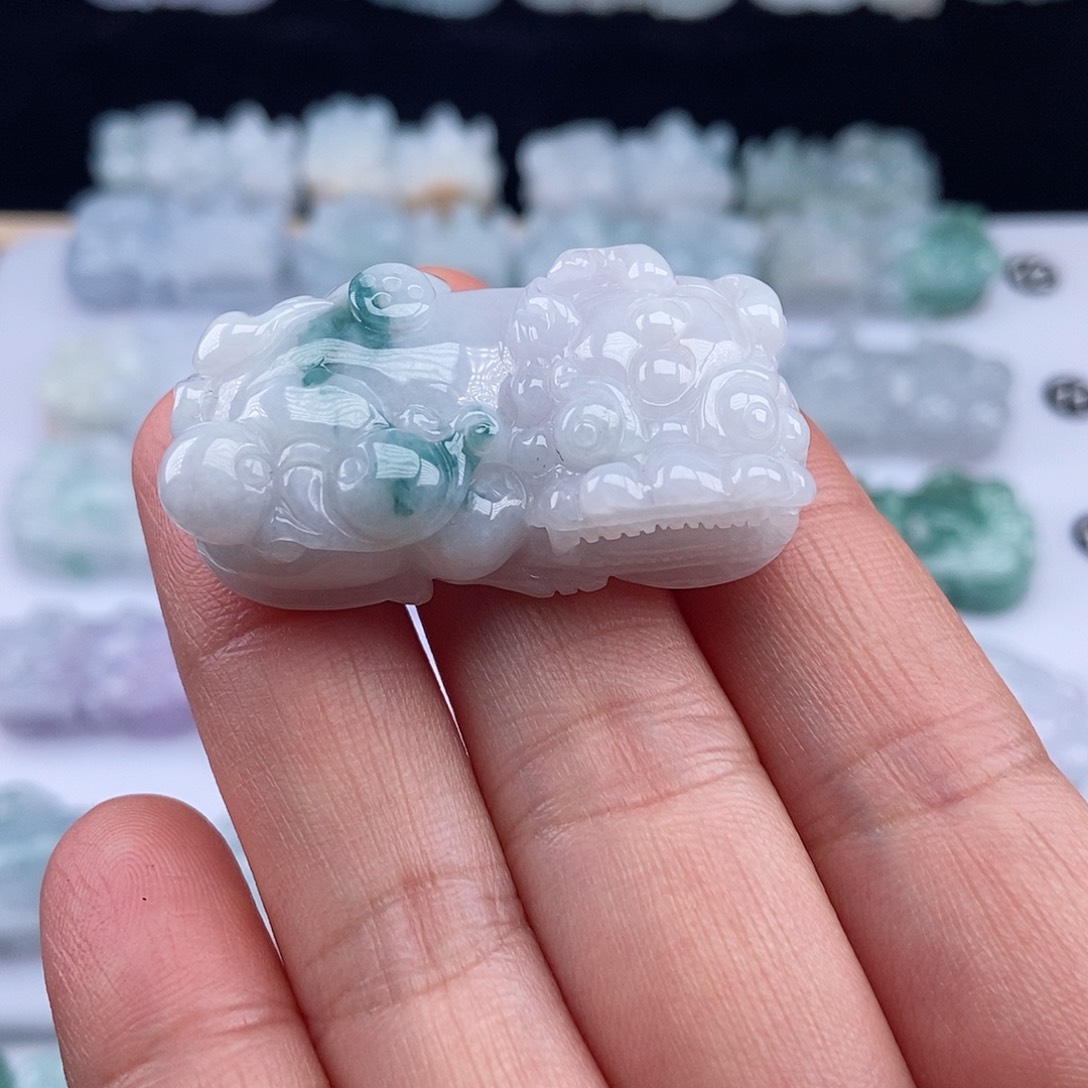 翡翠颈饰未镶嵌翡翠貔貅