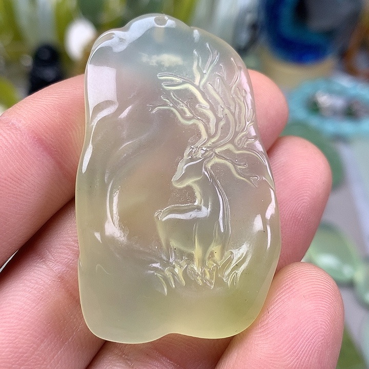 蛇纹石玉挂坠未镶嵌