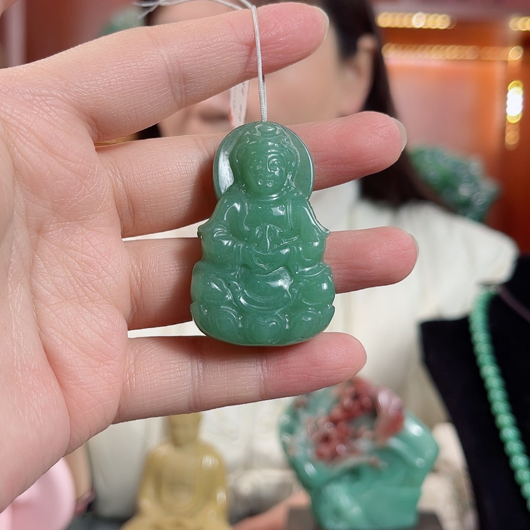 密玉（石英质玉）颈饰未镶嵌