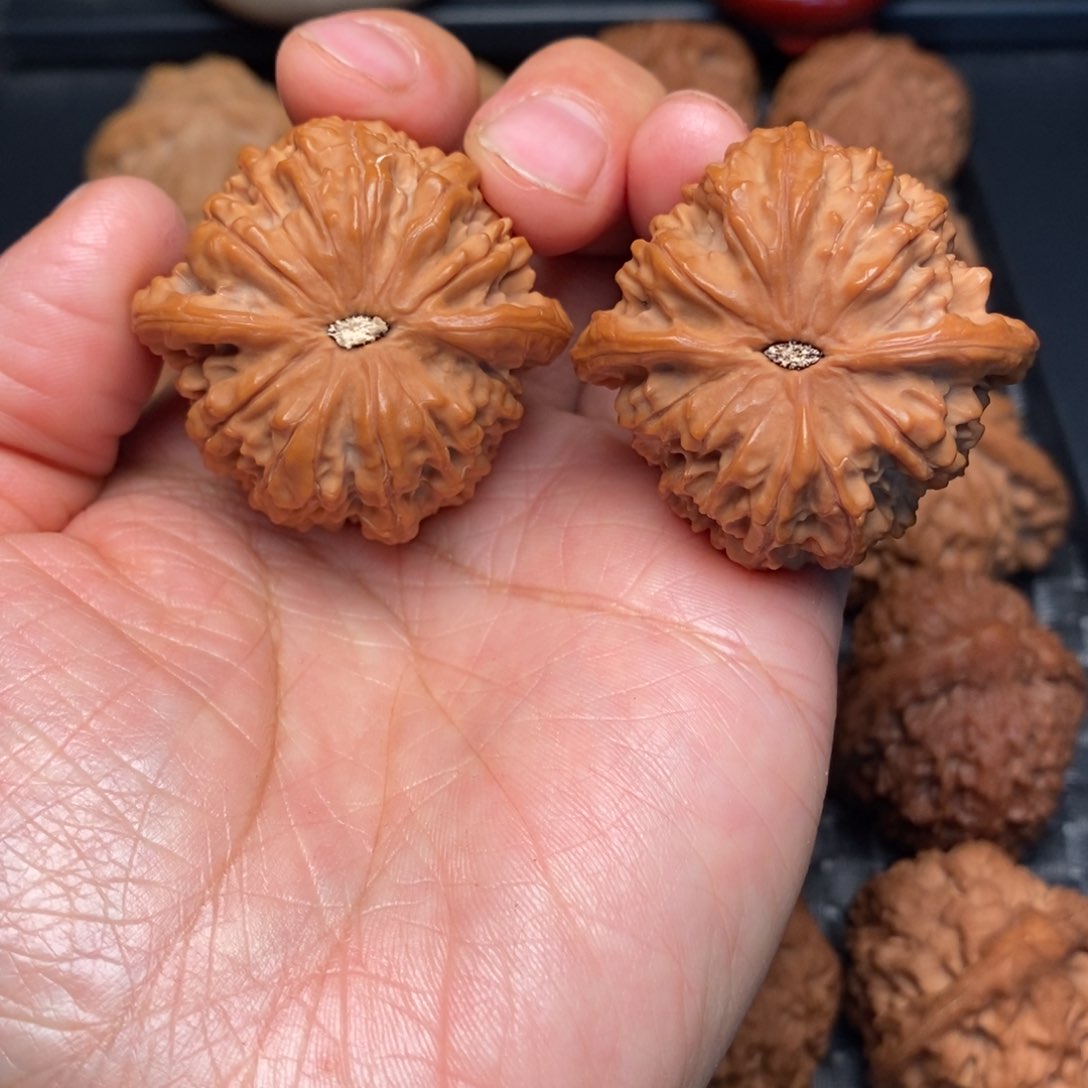 文玩核桃吊坠金麒麟40