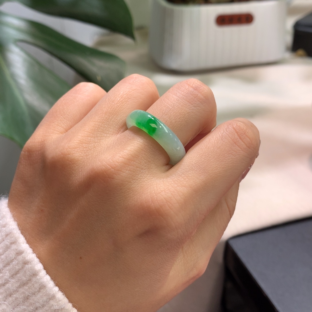 翡翠戒指未镶嵌翡翠