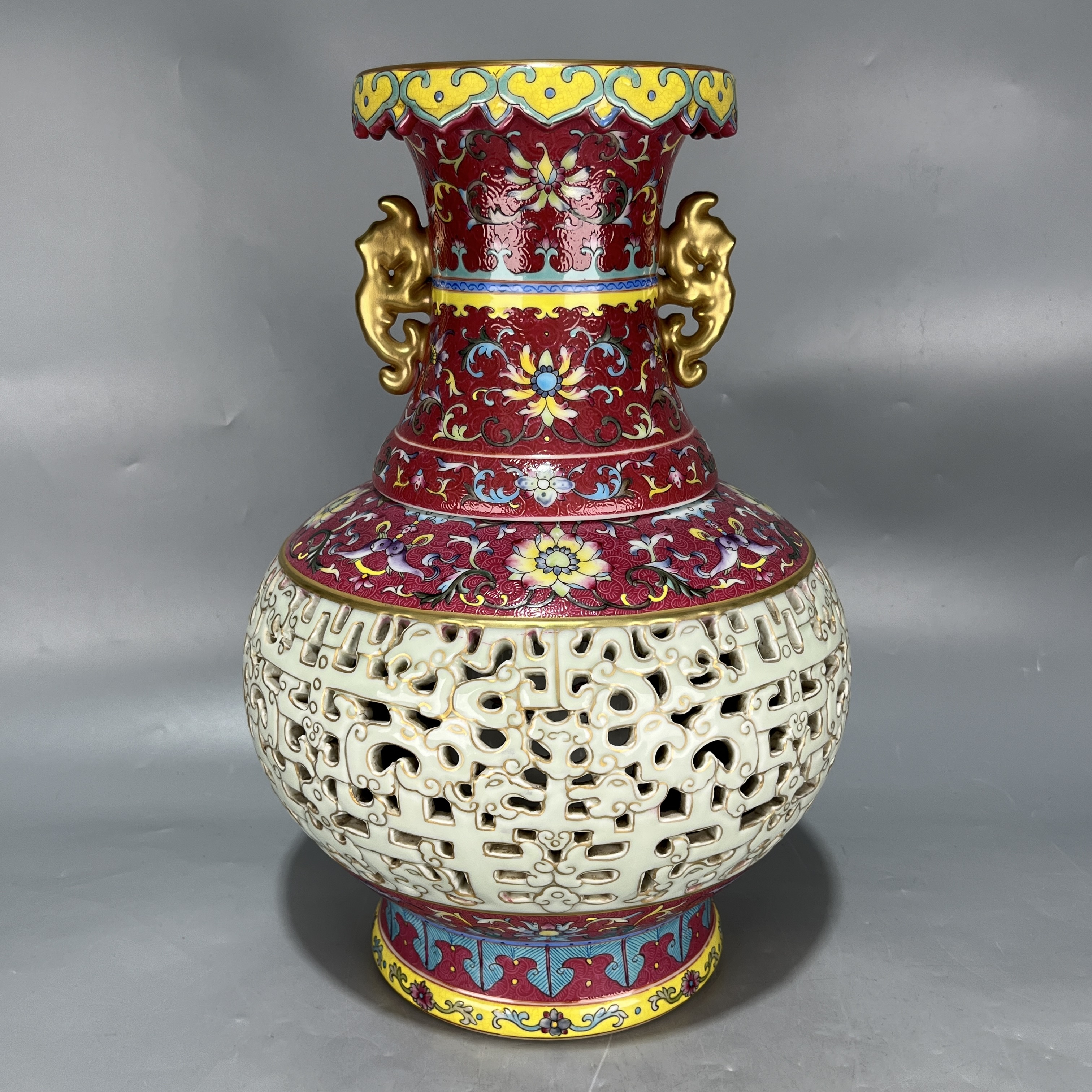 当代仿制 仿古大清乾隆年制粉彩轧道螭龙双耳陶瓷转心瓶