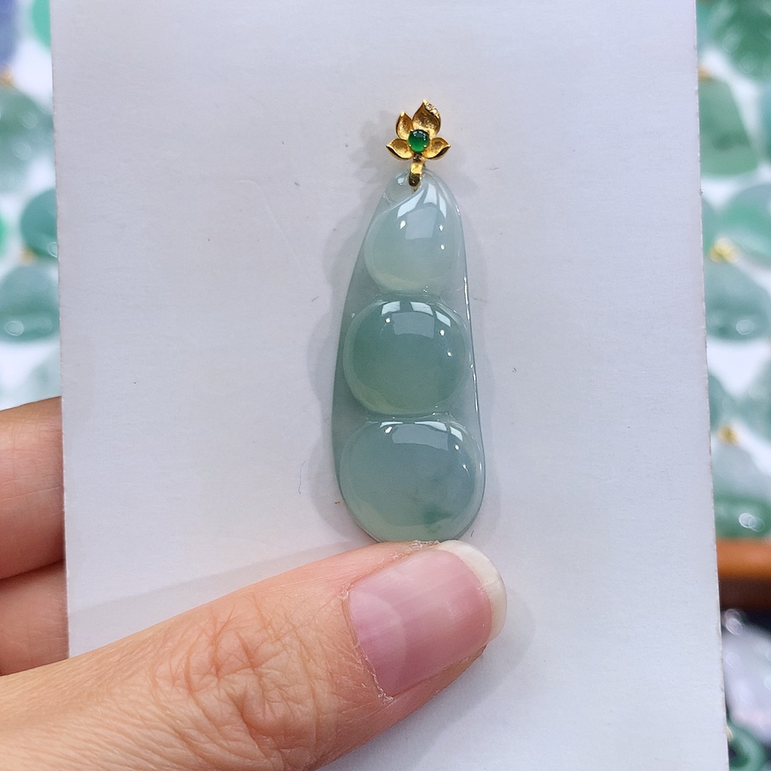 翡翠18K金镶嵌颈饰翡翠吊坠