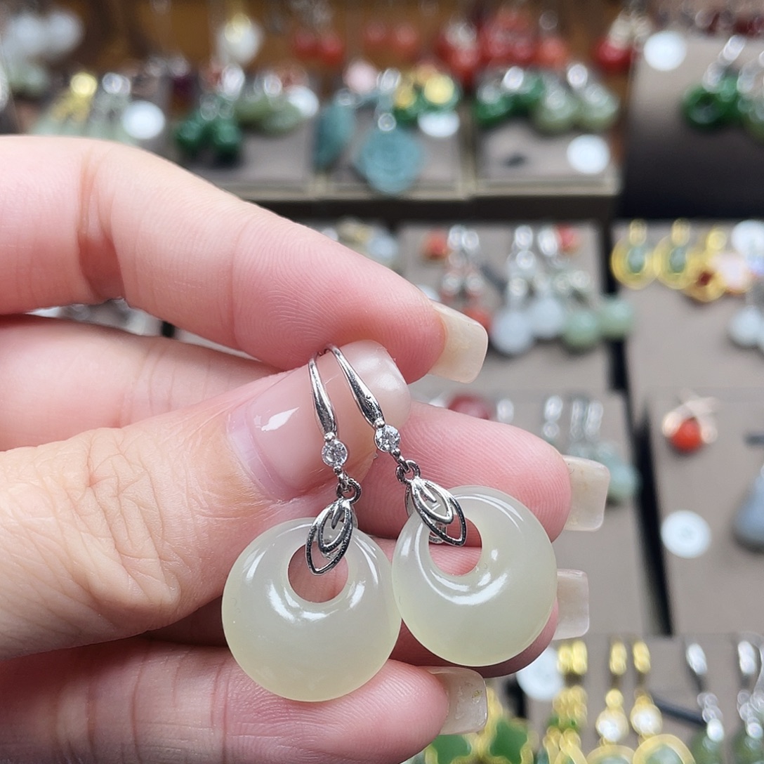 和田玉银S925镶嵌耳饰平安扣