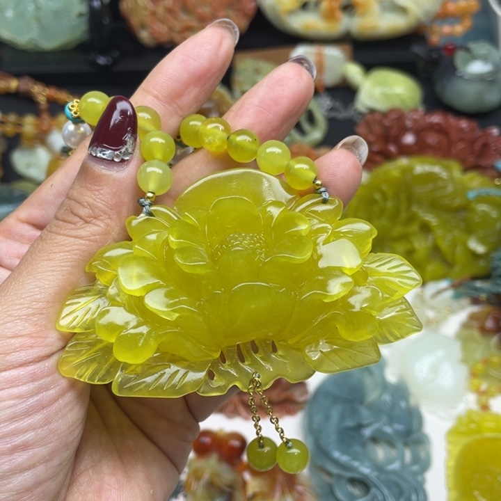 蛇纹石玉未镶嵌颈饰