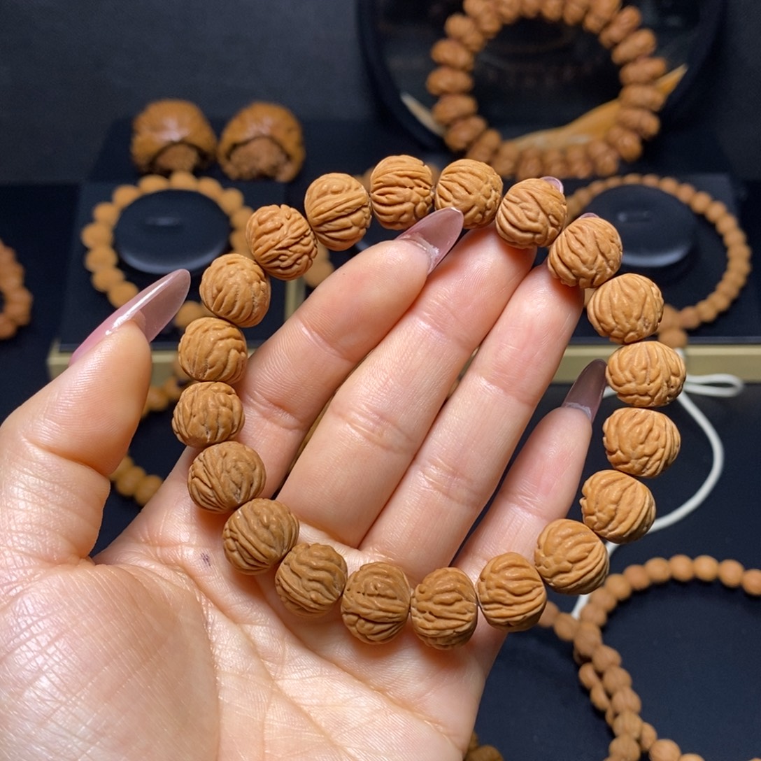 一***颠吊坠桃核秦岭文玩