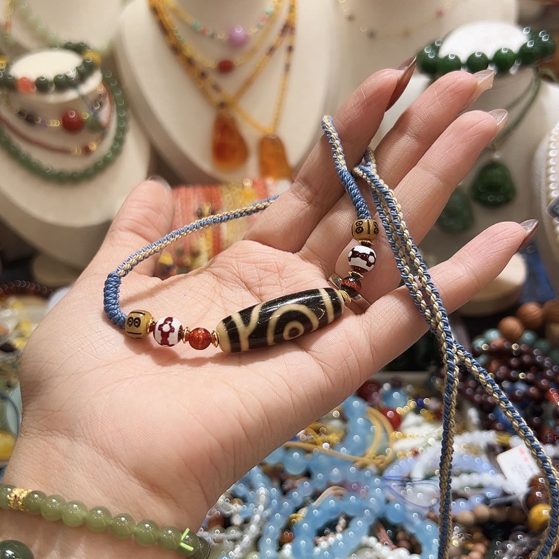 未镶嵌颈饰玛瑙/玉髓抹**玳