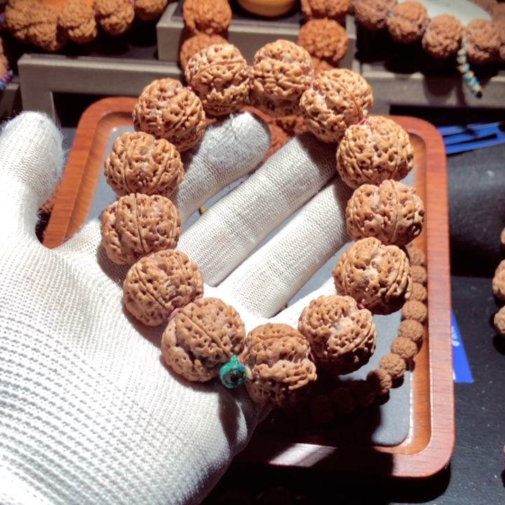 金刚菩提手串昨****。手串