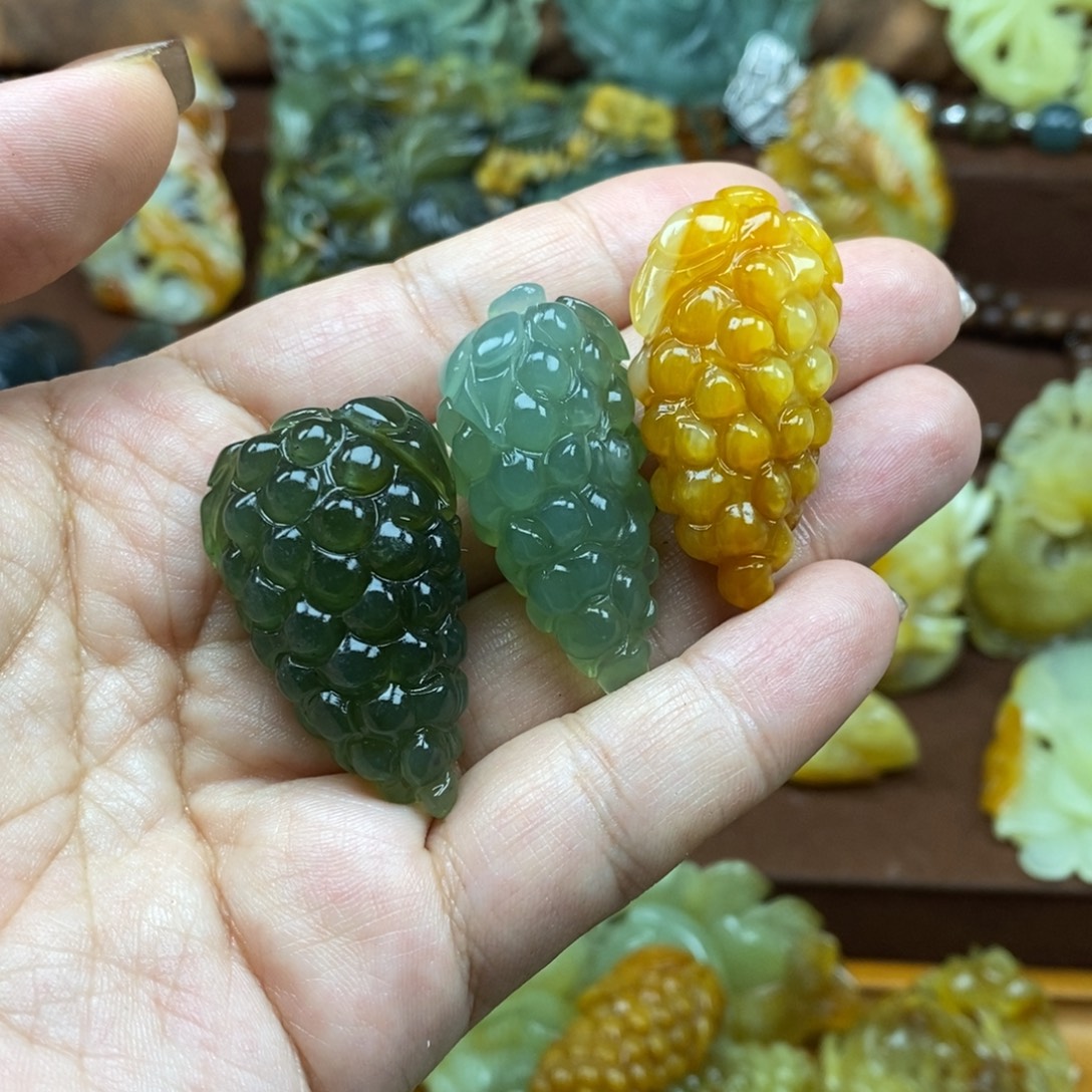 吃****蛇纹石玉未镶嵌吊坠(赠链)