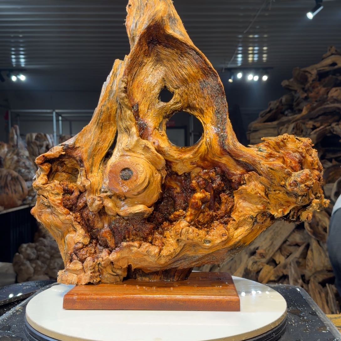 鶴***術木王一刀琥珀木摆件43