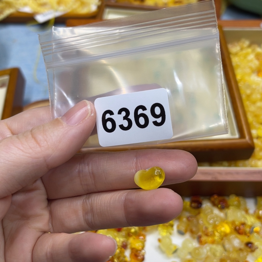 琥珀珠宝奇石未镶嵌