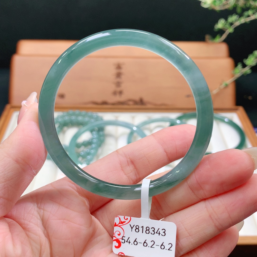 翡翠手镯未镶嵌天然