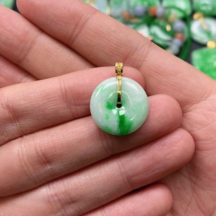 翡翠颈饰未镶嵌吊坠