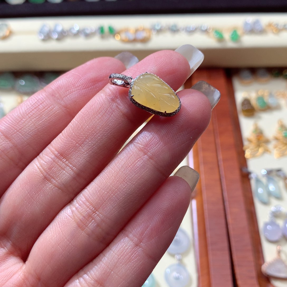 翡翠颈饰18K金镶嵌舒***6翡翠