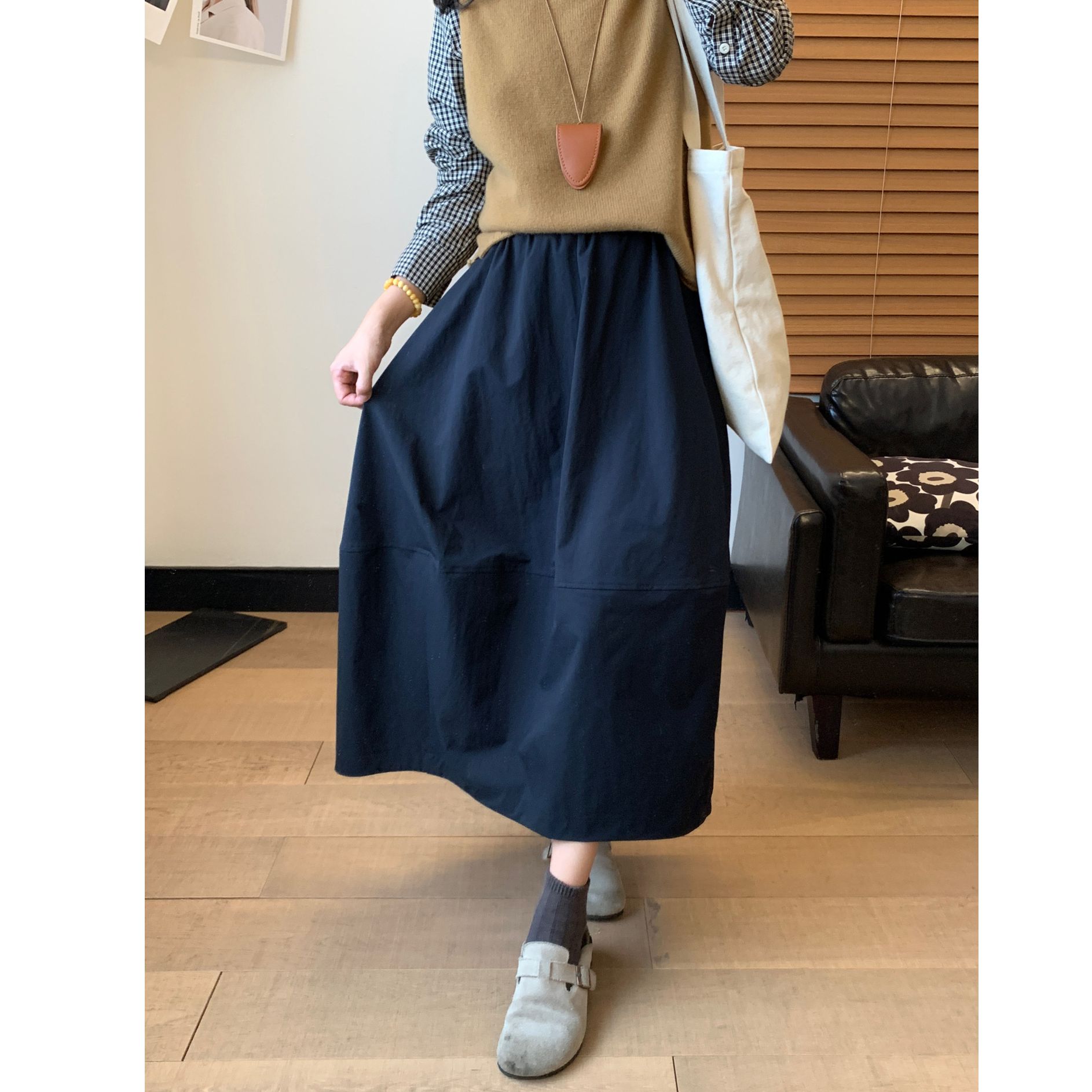 1 立体剪裁显瘦花苞裙休闲百搭松紧腰茧型气球半身裙女早秋