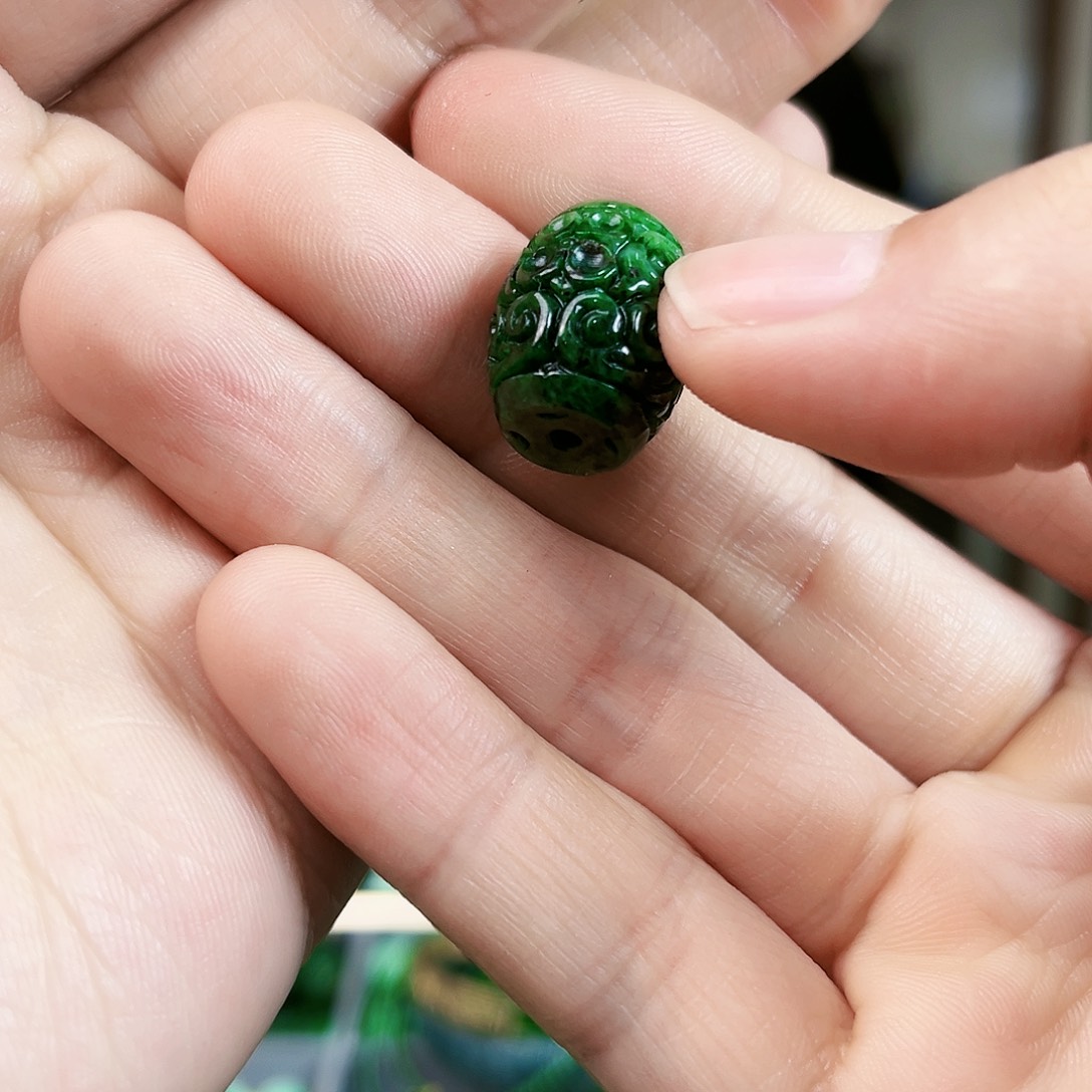 翡翠颈饰未镶嵌吊坠多样性