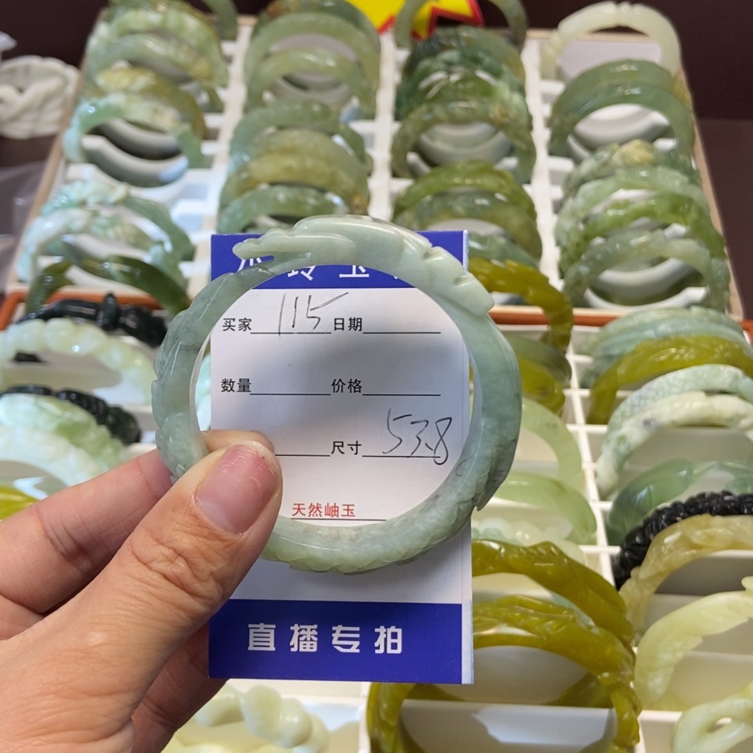 蛇纹石玉手镯未镶嵌