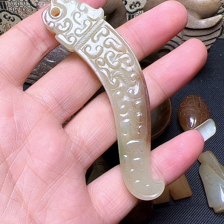 颈饰未镶嵌和田玉（糖玉）游*