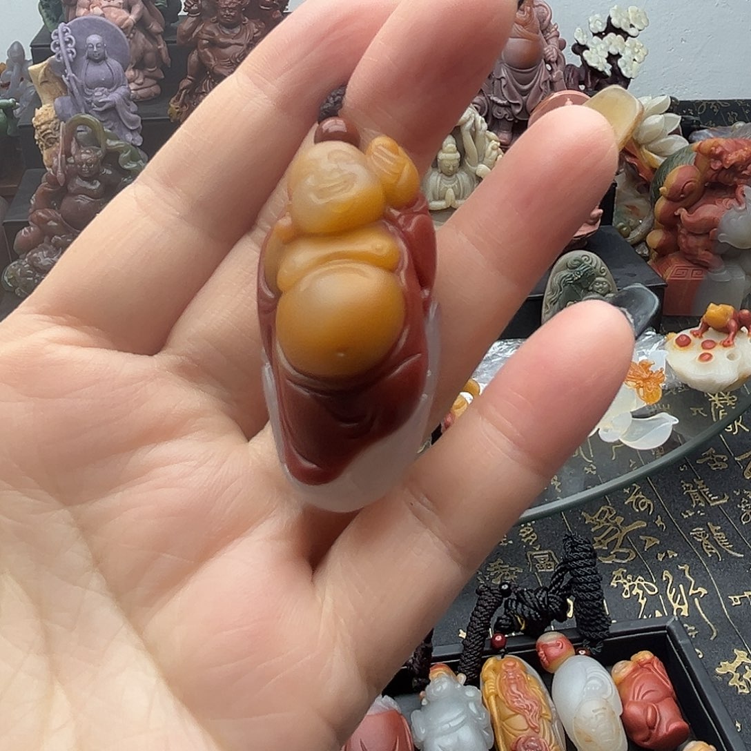 石英岩玉未镶嵌颈饰