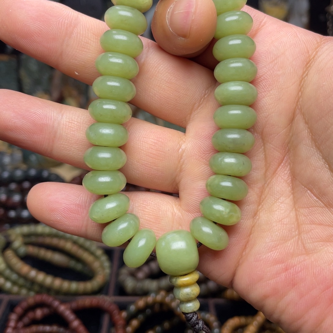 岫岩河磨玉（透闪石质玉）未镶嵌颈饰