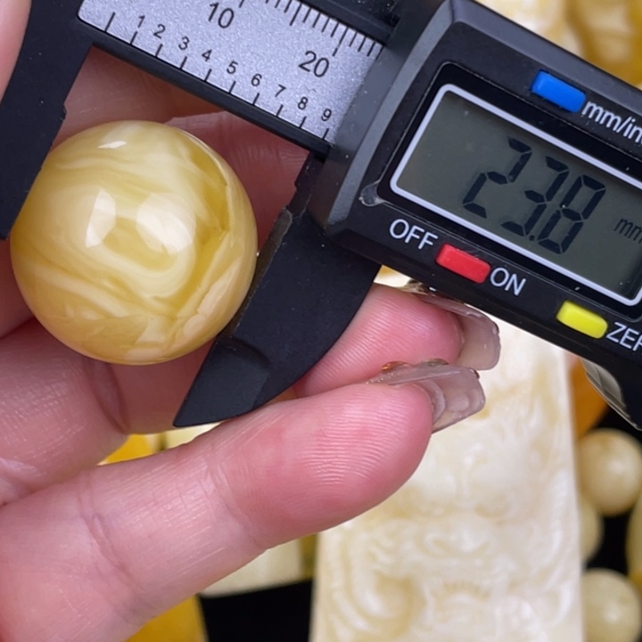 琥珀未镶嵌裸石微瑕654