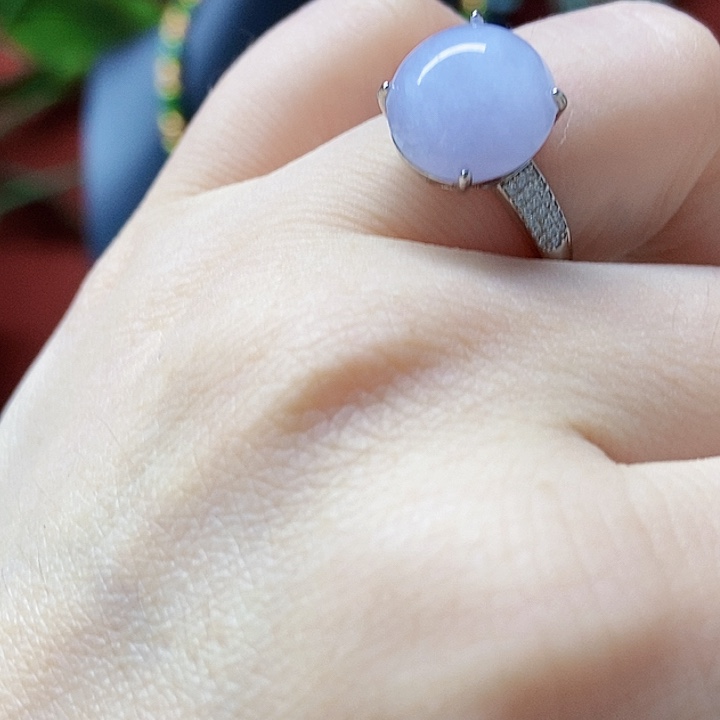 翡翠未镶嵌颈饰戒指