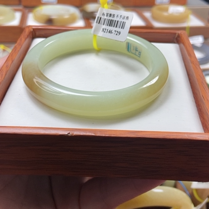【闪购商品】和田玉手镯未镶嵌56.4