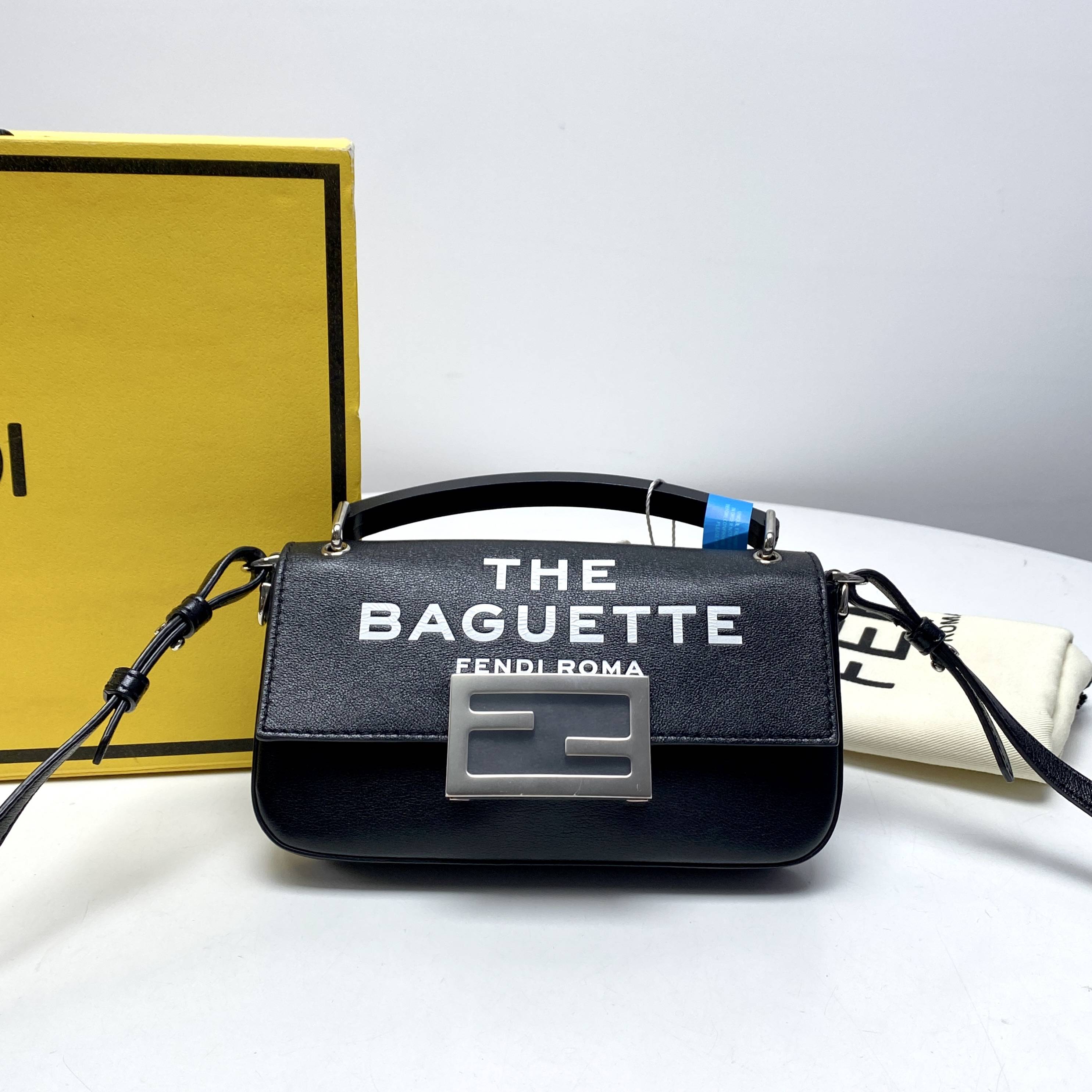 95新 FENDI/芬迪 玺越奢品 芬迪 小号法棍黑白 THCI2053