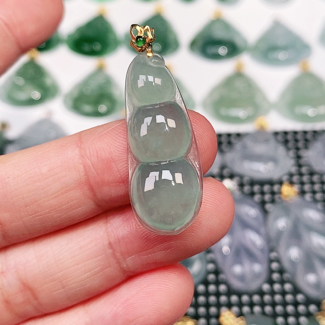 翡翠18K金镶嵌颈饰