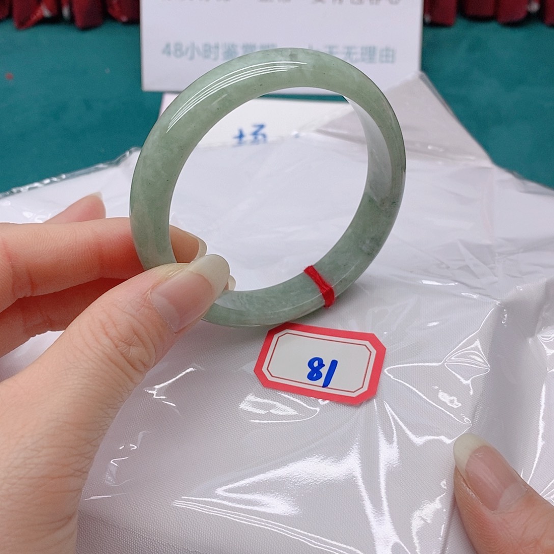 翡翠手镯未镶嵌凤****）8111111111111